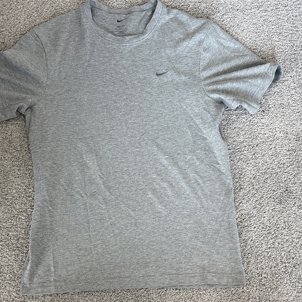 Nike Men's Heather Gray Short Sleeve Tee